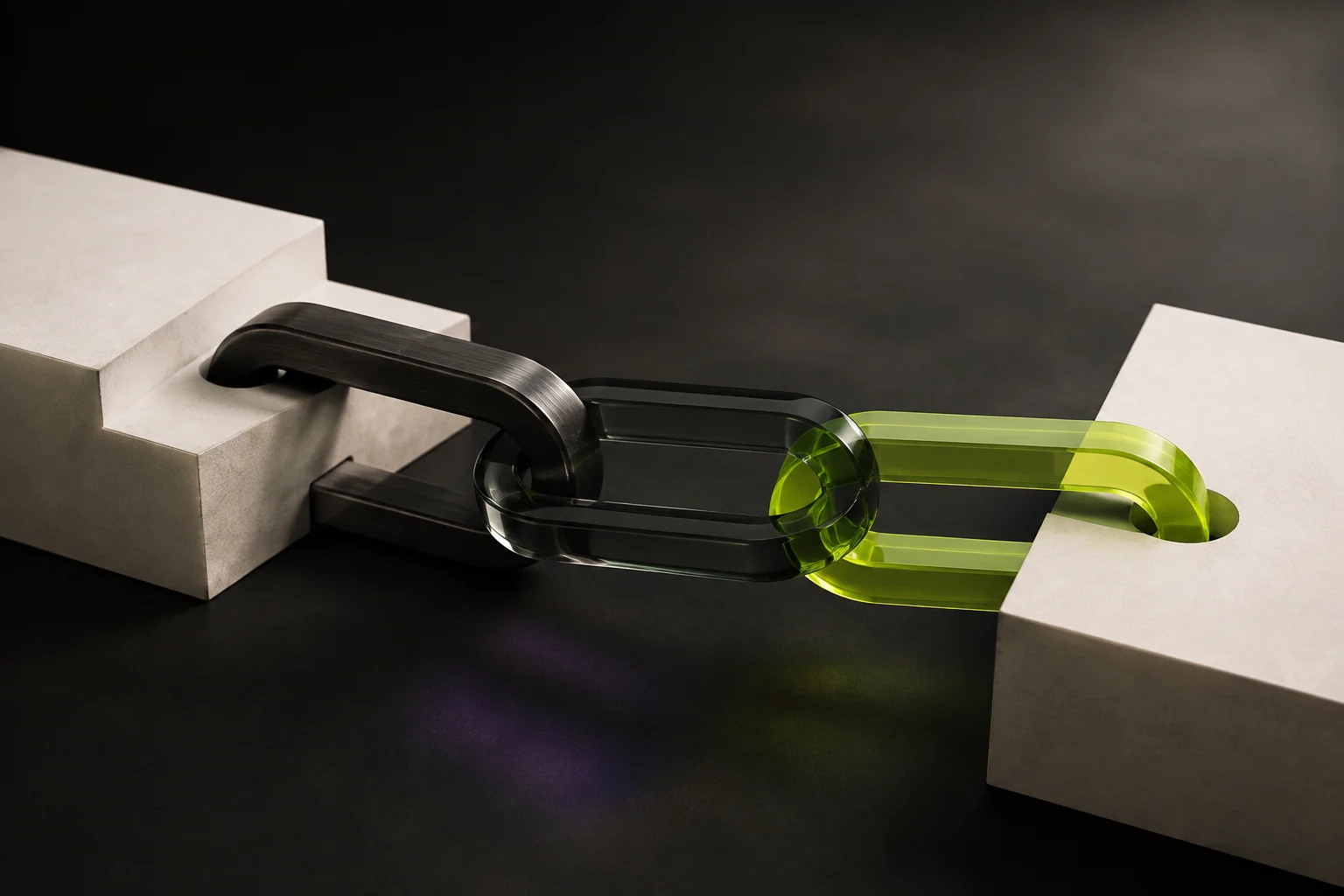 Schakels van metaal en glas verbinden twee platformen